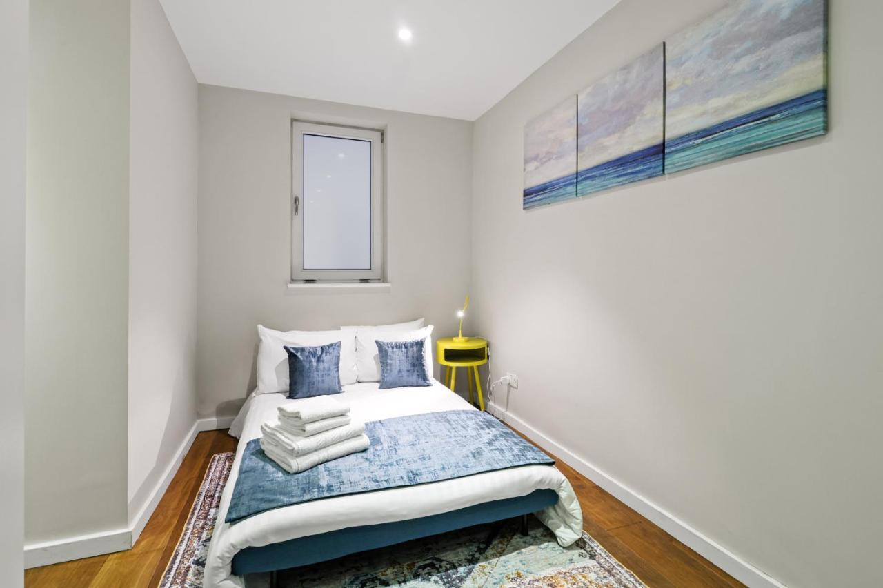 Spacious 1 Bedroom Flat Londra Exterior foto