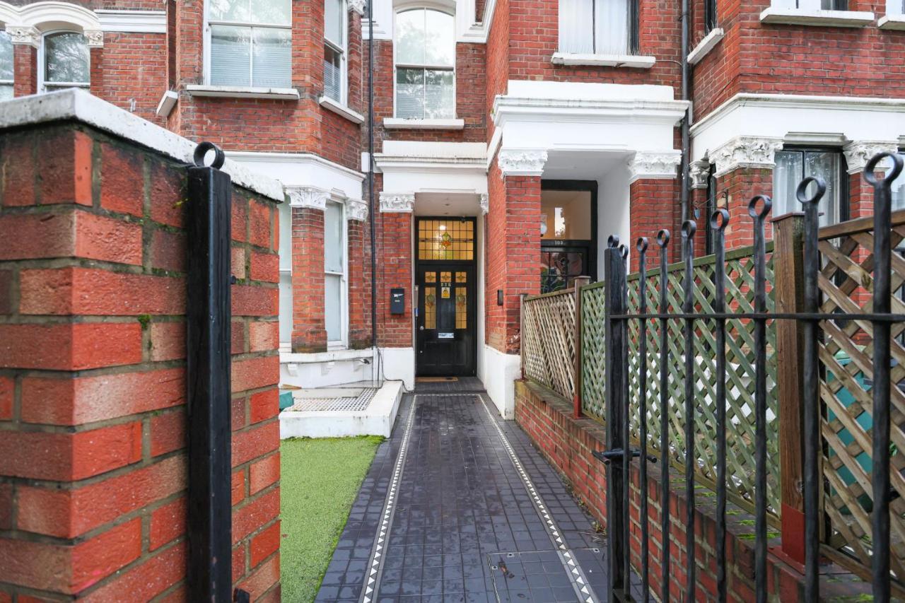 Spacious 1 Bedroom Flat Londra Exterior foto